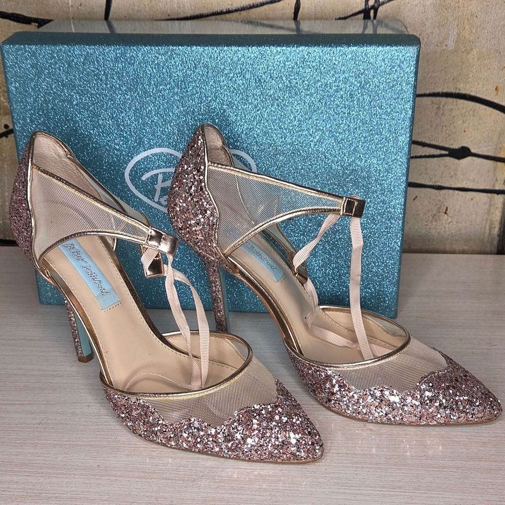 Betsey Johnson Blue SB-Stela Champagne Glitter Mesh T-Strap Pumps Heels 8.5